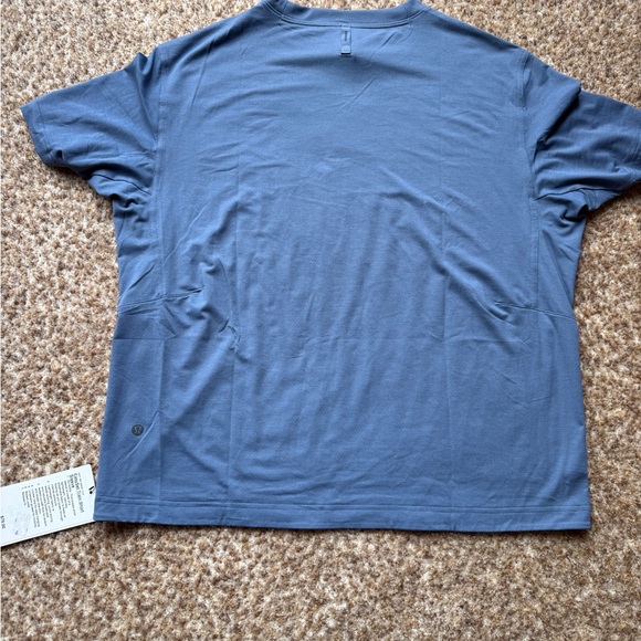 NWT Lululemon Mens Medium M Training T Shirt blue - Picture 2 of 4